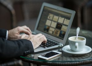 How Guest Blogging Builds Your Audience?